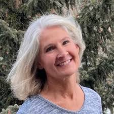 Heidi Hewett's Instagram, Twitter & Facebook