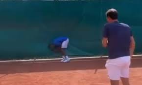 Mata batsa / mata batsa ujlkannaa Federer Fa Male A Monfils Divertente Siparietto In Allenamento Video