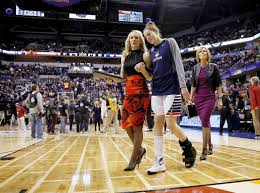 Jun 21, 2021 · earlier this month, storm forward katie lou samuelson teamed with kelsey plum, the former washington huskies star, allisha gray and stephanie dolson to earn the usa a spot in the tokyo games. Uconn S Katie Lou Samuelson Breaks Foot