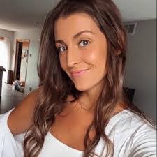 Anna Weiser's Instagram, Twitter & Facebook