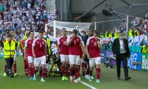 Eriksen was eventually carried off the pitch, after the medical. Am8zs0kwpd5vkm