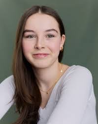 Elizabeth Bardsley's Instagram, Twitter & Facebook