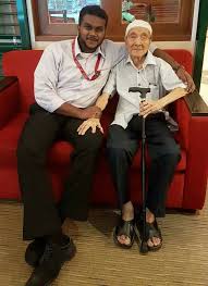 Sila hubungi bahagian pemasaran kami di talian ( 010 833 8385 ) sekiranya tuan/puan berminat untuk melakukan sumbangan bulanan. 85 Years Old New Muslim Mashaallah Firdaus Wong Wai Hung Facebook