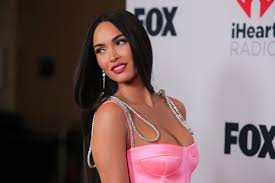 It's no different on easter sunday when brian austin green's wife stepped out with minimal makeup in los feliz, california. Megan Fox S Children Seen Crawling Past Camera To Avoid Interrupting Live Interview The Independent
