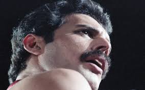 Palazzi bohemién stili di casa sims case. Quattro Curiosita Sulla Casa Di Freddie Mercury