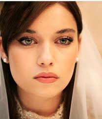 Afra Saraçoglu: su edad, su pareja y biografía de Seyran en 'Una nueva  vida'. La producción se ha presentado como un drama romántico que ya ha  arrasado en más de 120 países