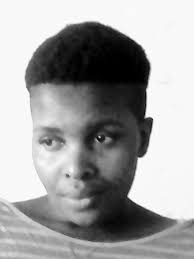 Whoever keeps putting Trump's face for the Queen needs to stop 😩