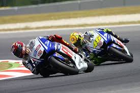 Rossi Teaches Lorenzo A Lesson One Of The Greatest Finishes In Motogp History Piqueshow Valentino Rossi Motogp Rossi