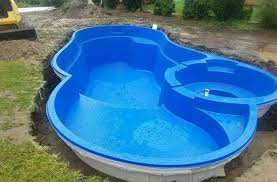 La pompe de la piscine fonctionne entre 5. Quel Budget Pour Une Piscine Coque Guide Des Prix
