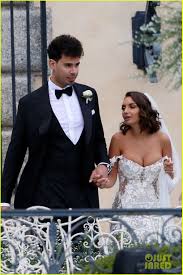 Tra questi c'è una foto che la ritrae con un uccello in mano: Dutch Dj Afrojack Got Married In Italy See The Wedding Pictures Photo 4489324 Afrojack Elettra Lamborghini Wedding Wedding Pictures Pictures Just Jared