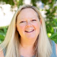 Bonnie Bracken's Instagram, Twitter & Facebook