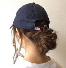 キャップに合う髪型 可愛いオシャレなヘアアレンジのやり方も紹介します lady s code collection 帽子 髪型 キャップ ヘアアレンジ キャップ ポニーテール
