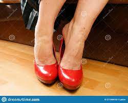 A new jersey woman was discovered dead under a foot and a half of snow in front of her home on monday. Shot Dead Woman Feet Why Are There So Many Shots Of Uma Thurman S Feet In Pulp Fiction Quora Telekynetic