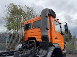 Mercedes Benz 1823LLNR-2004 Cab & Chassis Truck