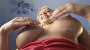 Lesi_moonie - 2024-09-29 - nipple slip