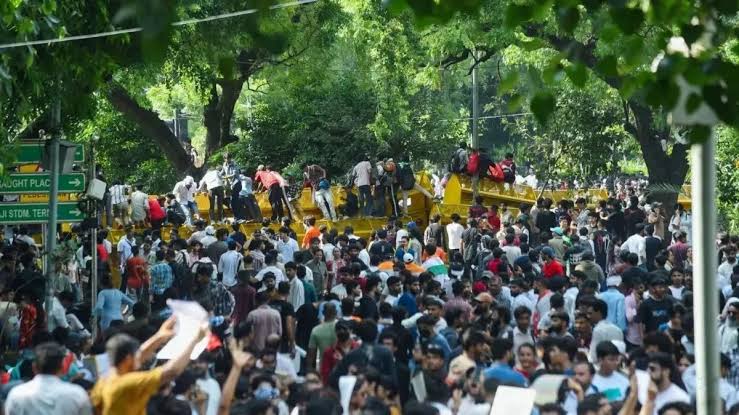 मार्च की धमकी से हिली सरकार