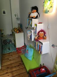 7m2 Kinderzimmer Kinderkamer Children S Room Mit Jako O Regaleb Und Ikea Polster Als Sofa Platzoptomierung Und Kinder Zimmer Kinderzimmer Kleines Kinderzimmer