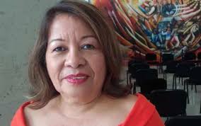 Mujer de grandes logros, comenzó su carrera periodística en 1981