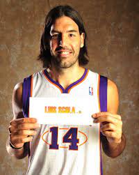 A su vez, en un trade a dos bandas con new orleans hornets y minnesota timberwolves, llegaban al equipo wesley johnson y brad miller a cambio de robin lópez y hakim warrick. The Official Site Of The Luis Scola Nba And Scores