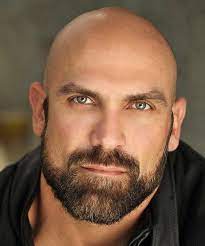 15 best men's haircuts for looking instantly younger cut some years off your age with these stylish looks. Best Facial Hairstyles For Men New Beard Styles Men S Hairstyles Club Glatze Und Bart Gesicht Glatze