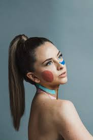 Betty Peredo se convierte en una obra de arte