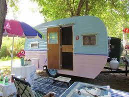 Baby Pink And Blue Caravan Love It Same Colours As The Winning Picture Vintage Travel Trailers Retro Caravan Vintage Camper