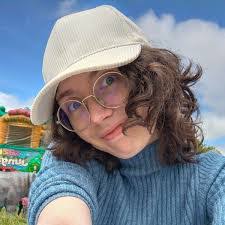 Lillian Linton's Instagram, Twitter & Facebook