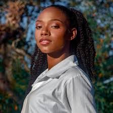 Rachelle Lawrence's Instagram, Twitter & Facebook