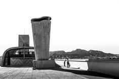 Une Matinee Radieuse A La Cite La Cite Radieuse La Maison Du Fada A Marseille Le Corbusier Marseil Photographie Noir Et Blanc Noir Et Blanc Architecture