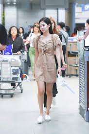 No stranger to the airport fashion scene, get inspired by how she does it. Here Are 15 Of Blackpink Jennie S Aesthetic Korean Fashion Outfits For Street Style Inspo Kissasian
