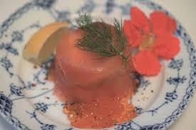 Raucherlachsterrine Mit Frischkase Und Lachskaviar Rezept Lachskaviar Geraucherter Lachs Das Perfekte Dinner