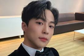 He is known for his roles in dramas such as my roommate is a gumiho, xx and the spies who loved me. 10 Potret Terbaru Bae In Hyuk Pemeran Utama Di Comeback Nya