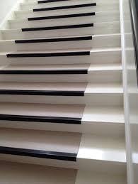Laminat ist ein strapazierfähiges und flexibles material, das in vielen verschiedenen ausführungen auf dem markt erhältlich ist. Linoleum Pvc Auf Einer Treppe Verlegen Treppen Kaufen