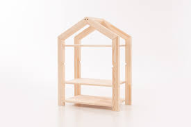 Gerade für kleine kinder darf die büchersammlung aber etwas präsenter sein. Kinderregal Nalle Treetale Hausbett Montessori Regal