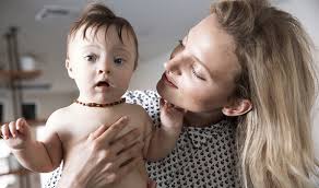 El tierno bebé con Síndrome de Down que sigue los pasos de su madre modelo