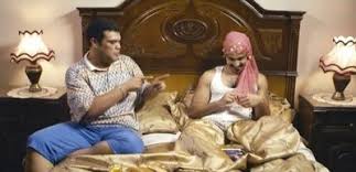 حاولت بنات العم إسترداد القصر، لفك اللعنة، والعودة لجنسهن الأصلى، ولكن عزيز النفس الهنش رفض، فقاموا بحيلة خبيثة لإسترداد القصر، وأوهموا عزيز، أنهم يصورون فيلماً تسجيلياً، عن إنجازاته، وقاموا بتصوير شركته من الداخل، وخصوصاً لوحة التحكم فى كاميرات. ØµÙˆØ±Ø© 36 Ù…Ù† ÙÙŠÙ„Ù… Ø¨Ù†Ø§Øª Ø§Ù„Ø¹Ù… Ø£Ø­Ù…Ø¯ ÙÙ‡Ù…ÙŠ 1 Ø£Ø­Ù…Ø¯ ÙØªØ­ÙŠ 1 Ø§Ù„Ø¯Ù‡Ù„ÙŠØ² Ù‚Ø§Ø¹Ø¯Ø© Ø¨ÙŠØ§Ù†Ø§Øª Ø§Ù„Ø³ÙŠÙ†Ù…Ø§ Ø§Ù„Ù…ØµØ±ÙŠØ© ÙˆØ§Ù„ÙÙ†Ø§Ù†ÙŠÙ†