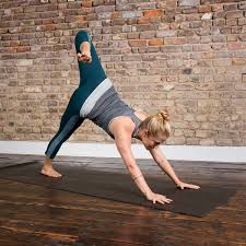 9 Quick Pick Me Up Power Moves Energizing Yoga Hip Flexor Womens Health Magazine