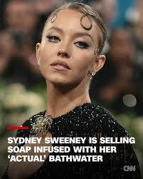 はい、あなたはそう読んでいます: "Euphoria"のスターからの一連のインスタグラム投稿によると、"Sydney's Bathwater  Bliss"のソープバーは来月あなたのものであります。 https://cnn.it/4kMdNaq