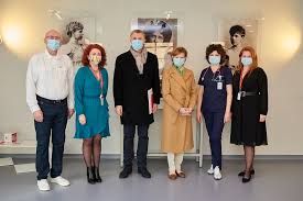 Vreau sa calculez cat ma costa analizele. VizitÄƒ RegalÄƒ La Spitalul Regina Maria Din Cluj Napoca Familia RegalÄƒ A Romaniei Royal Family Of Romania