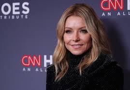 See more ideas about kelly ripa, kelly, style finder. Kelly Ripa Claps Back After Viewers Call Her Shiny On Air