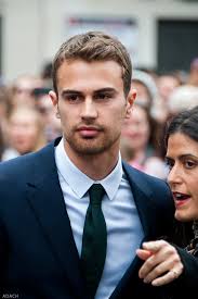 Divergent 2”: Theo James & Shailene Woodley arbeiten hart an “Insurgent”