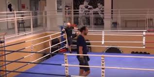 Un edouard philippe et sa femme edith chabre font une rare sortie publique pour les obsèques d'antoine. Edouard Philippe A Commence La Boxe Pour Faire Face A La Closer
