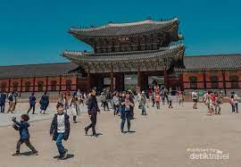 Namsan seoul tower (9/10) info: 5 Tempat Wisata Di Korea Selatan Yang Wajib Dikunjungi