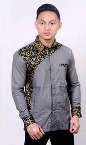 Anda bisa bermain dengan style batik anda agar anda terlihat anggun, seperti contoh pada gambar diatas. Baju Kemeja Pria Laki Laki Lengan Panjang Kombinasi Batik Terbaru 2020 Lazada Indonesia