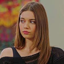Defilelerde ve fotoğraf çekimlerde yer alarak kariyerini sürdüren afra saraçoğlu, ileriki senelerde farklı sinema ve dizi projeleriyle birlikte. 100 Afra Saracoglu Ideas Turkish Actors Celebrities Turkish Beauty