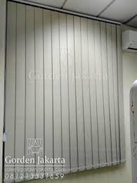 Harga gorden minimalis per meter tergantung jenis bahan dan apakah gorden jadi siap pakai maupun custom. 22 Gorden Kantor Ideas Blinds Kantor Vertical Blinds