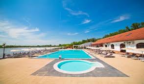 Idei de weekend in romania. Romania 15 Idei De Cazare Cu Piscina Pentru Acest Weekend Tarife De La Numai 50 Lei De Persoana Noapte All4travel