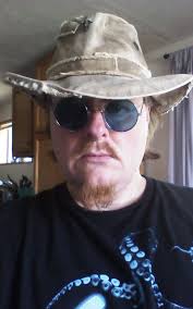 What are yinz doing to bond pieces of foamboard togeather