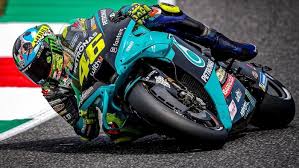 Valentino rossi (born february 16, 1979 in urbino, italy) is an italian professional motorcycle racer and multiple motogp world champion. Selamat Valentino Rossi Akhirnya Finis 10 Besar Musim Ini