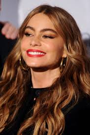 This Pic Of Sofia Vergara Is A Great Guide For Putting On Your Smoky Eye Makeup Light Golden Brown Hair Sofia Vergara Hair Light Brown Hair